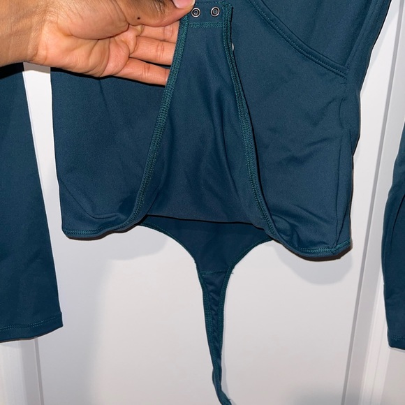 Abercrombie & Fitch Plunge Button-Snap Bodysuit - Picture 6 of 7